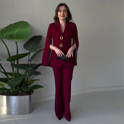 Elegant tvådelat set för damer med blazer med delade ärmar och byxor