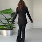 Elegant tvådelat set för damer med blazer med delade ärmar och byxor