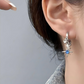 Celestial Star Dangle Hoop-örhängen – Stjärnkluster, Cubic Zircon & Galvaniserad Legering, Silver-Blå ⭐💎