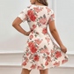 👗🌸 Elegant blommig klänning med markerad midja och rynkad nederkant
